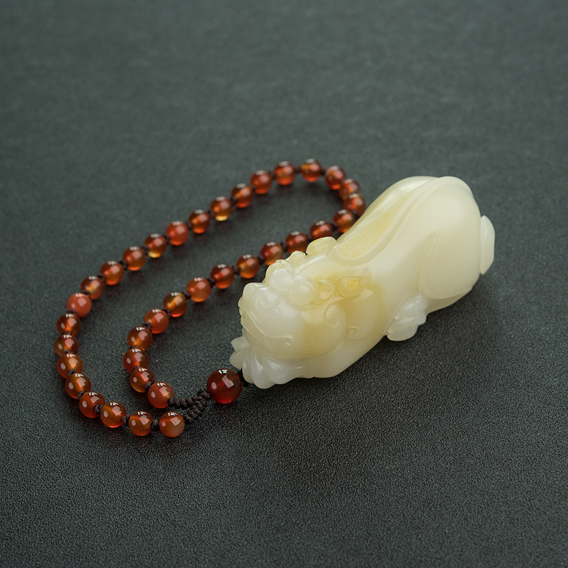 山料俏色和田玉貔貅手把件-红掌柜