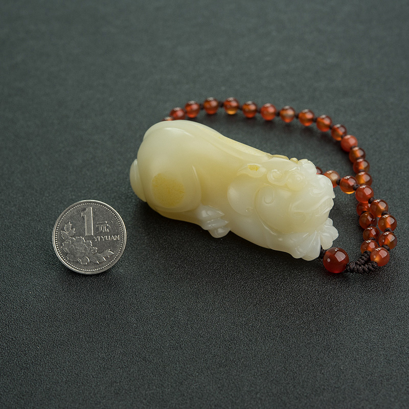 俄料俏色和田玉貔貅手把件-红掌柜