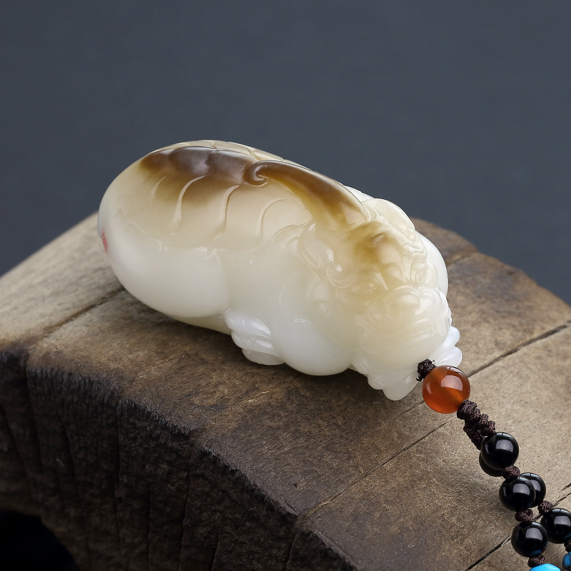 山料和田羊脂白玉貔貅手把件-红掌柜
