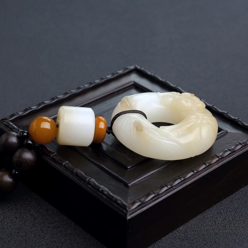 山料和田羊脂白玉连年有余手把件-红掌柜