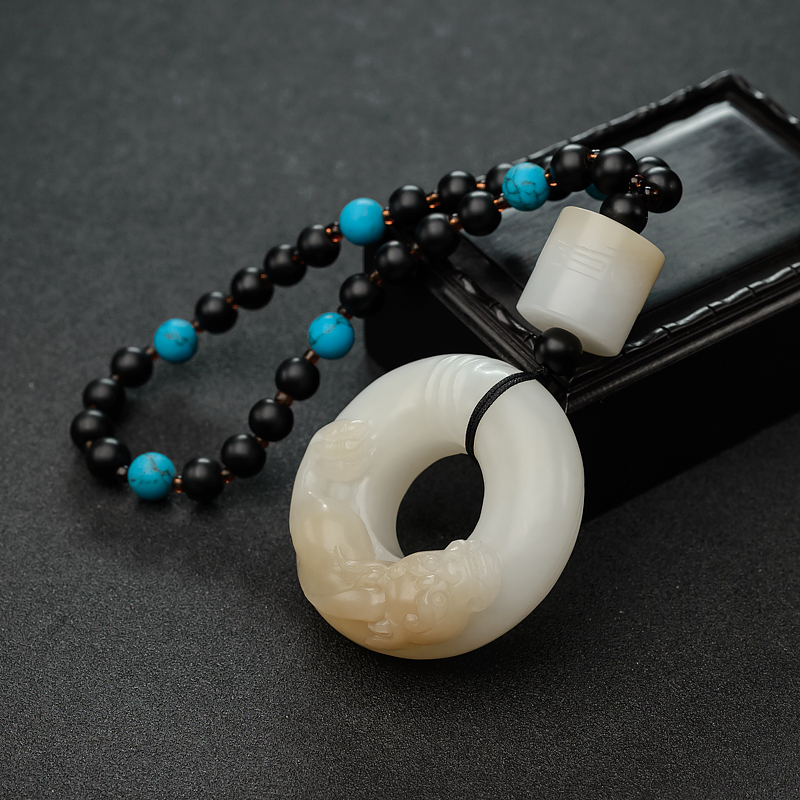 俏色和田玉貔貅平安扣手把件-红掌柜