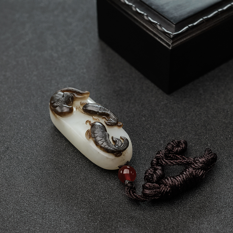 俏色和田玉吊坠-红掌柜