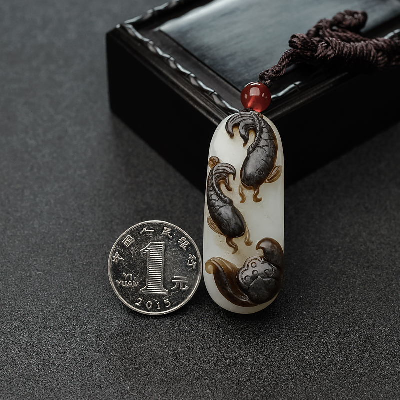 天然和田玉连年有余吊坠-红掌柜