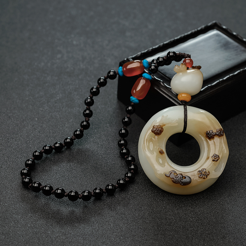 山料俏色和田玉五福临门手把件-红掌柜