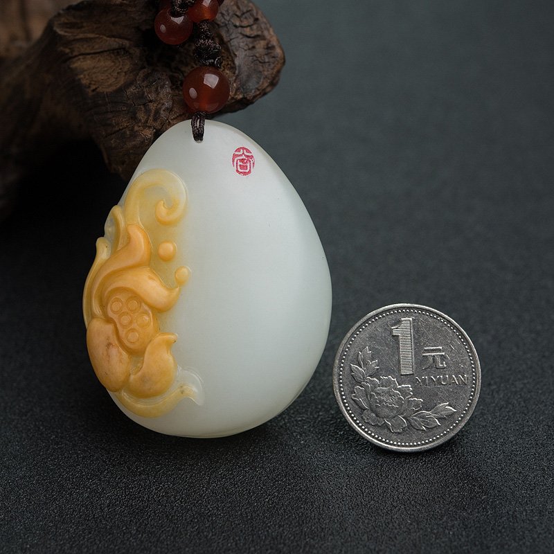 山料俏色和田玉一品清廉挂坠-红掌柜