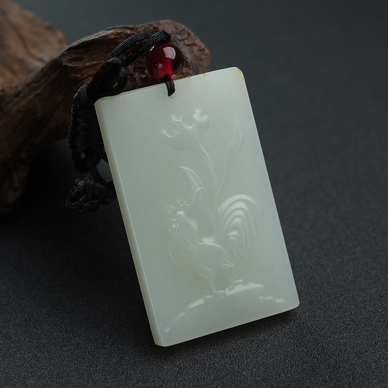 和田白玉鸡牌吊坠-红掌柜