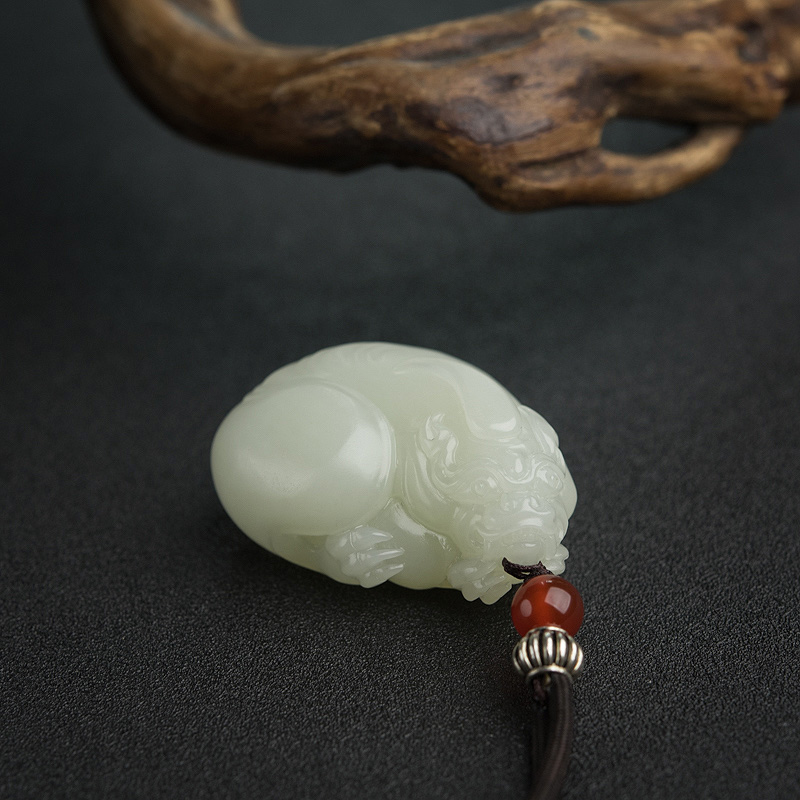 山料和田青白玉貔貅吊坠-红掌柜