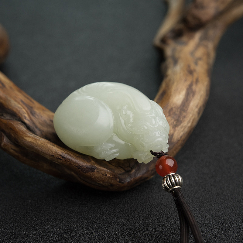 天然和田青白玉貔貅吊坠-红掌柜