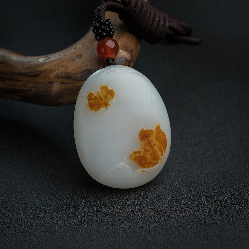 俏色和田玉蝶恋花吊坠-红掌柜