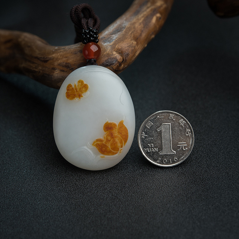 俏色和田玉吊坠-红掌柜