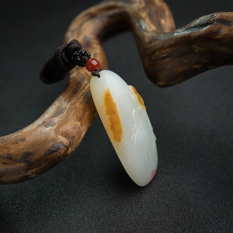 山料俏色和田玉吊坠-红掌柜