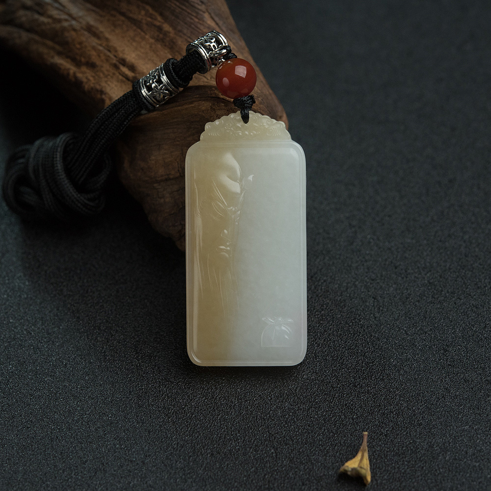 山料俏色和田玉关公吊坠-红掌柜