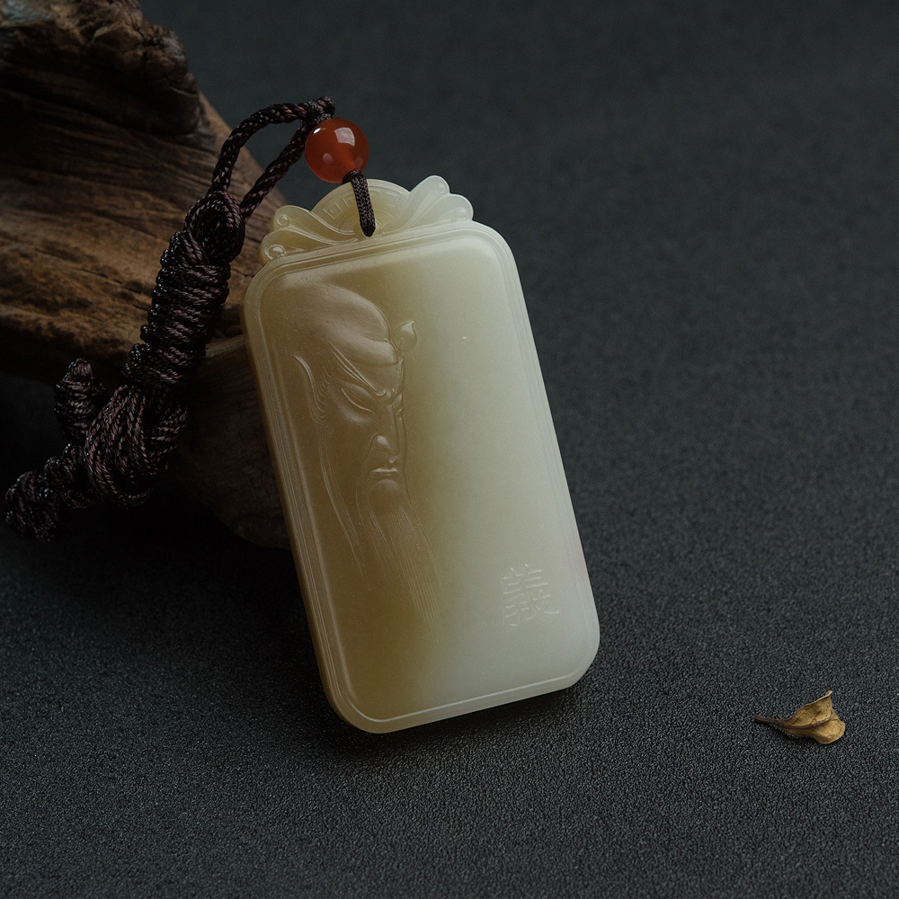 俏色和田玉关公吊坠-红掌柜