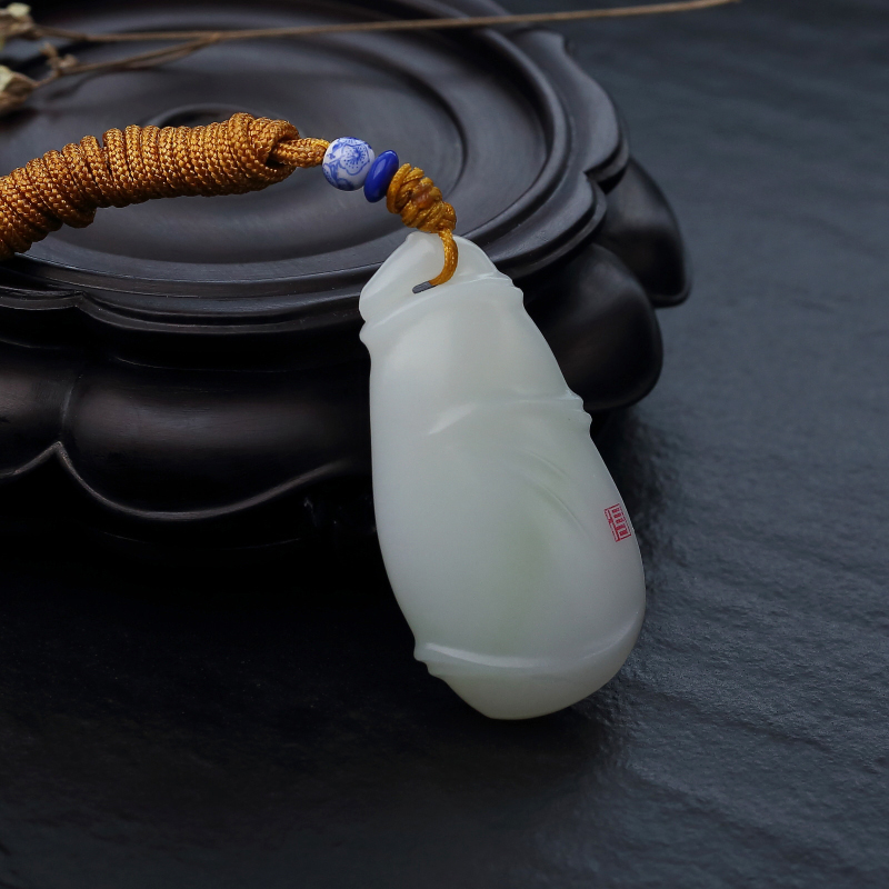 山料俏色和田玉祝福吊坠-红掌柜