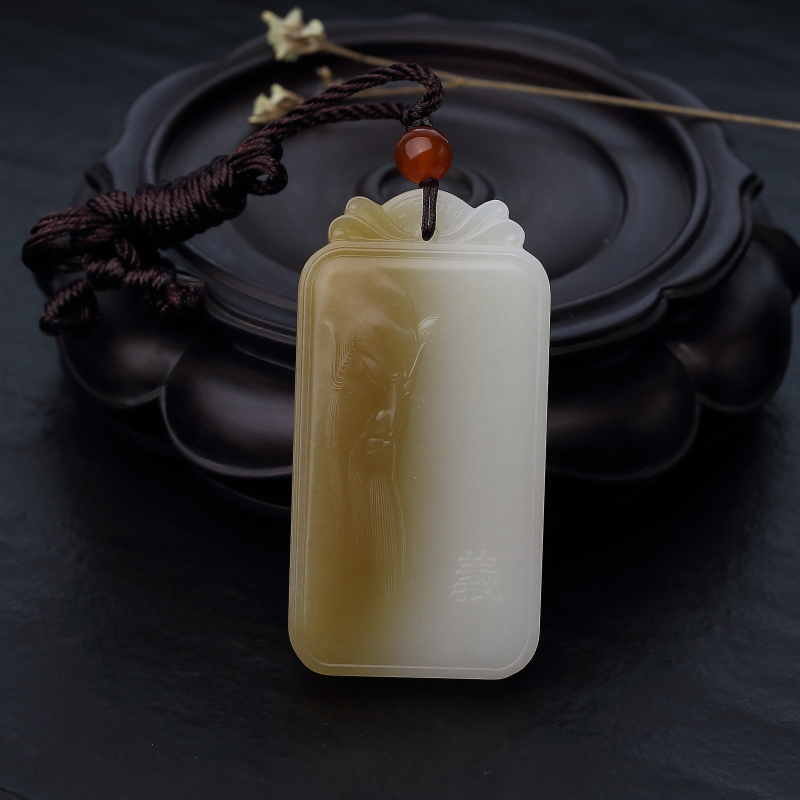 新疆天然山料俏色和田玉关公吊坠-红掌柜