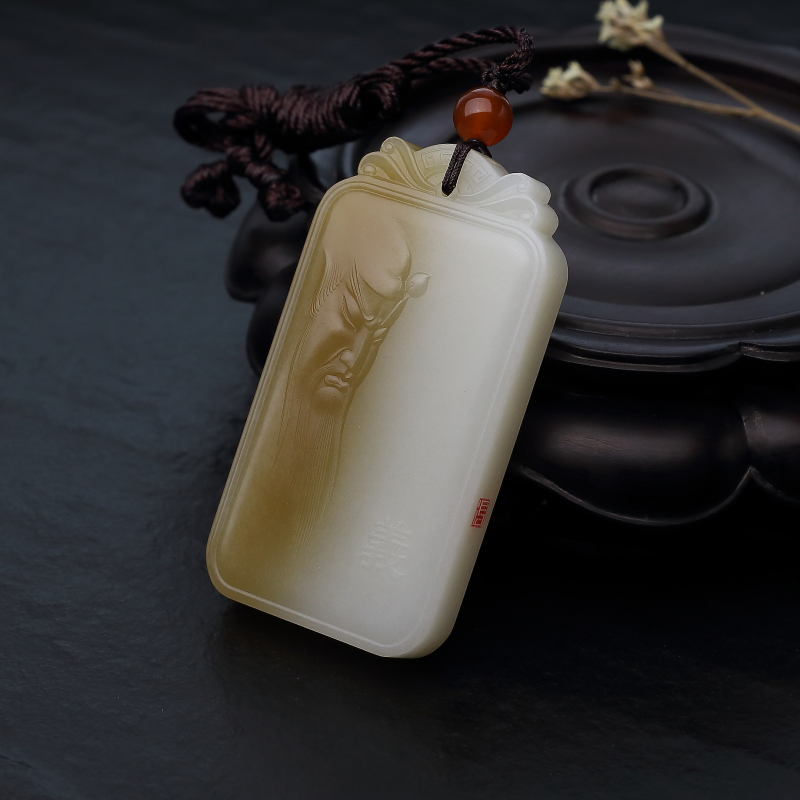 天然山料俏色和田玉关公吊坠-红掌柜