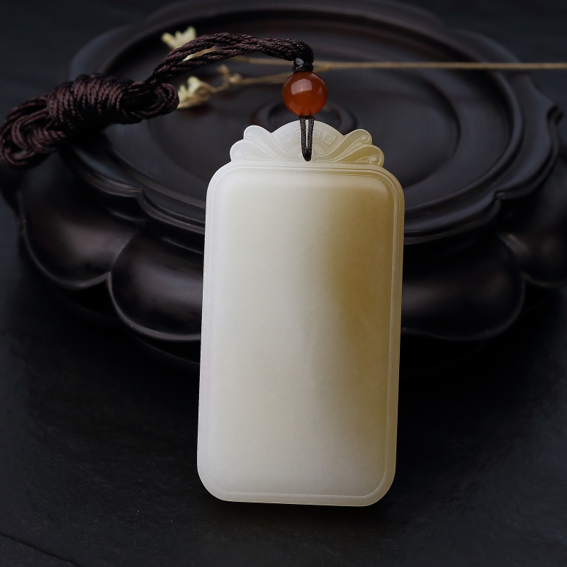 新疆天然俏色和田玉关公吊坠-红掌柜