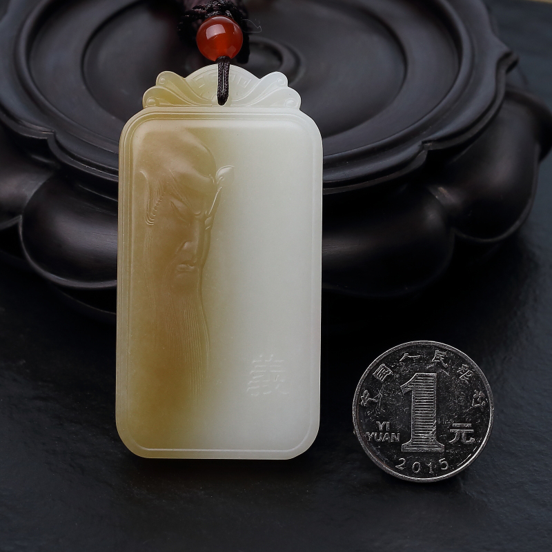 俏色和田玉关公吊坠-红掌柜