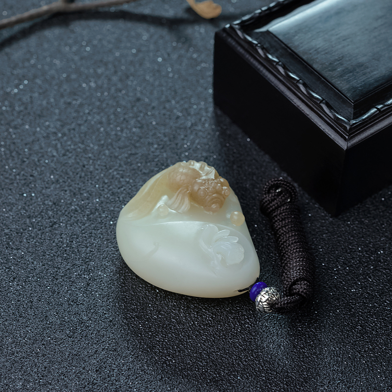 山料俏色和田玉连年有余-红掌柜