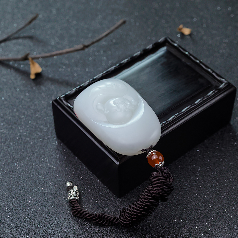 俄罗斯和田玉福在眼前吊坠-红掌柜