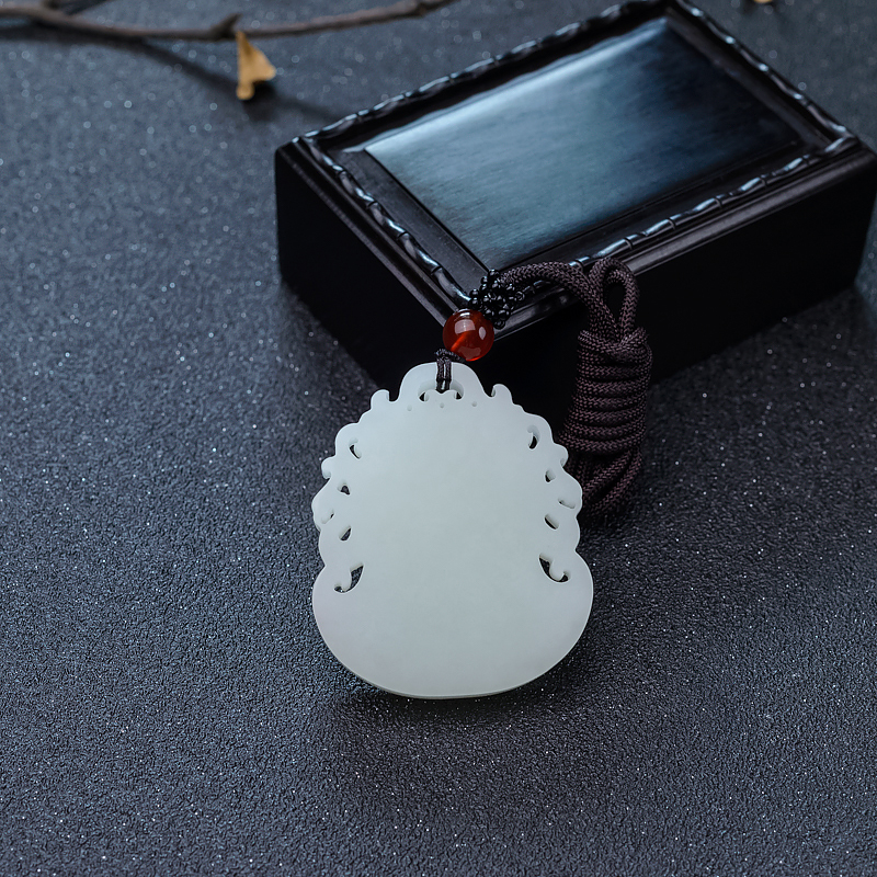 和田玉镂雕古龙吊坠-红掌柜