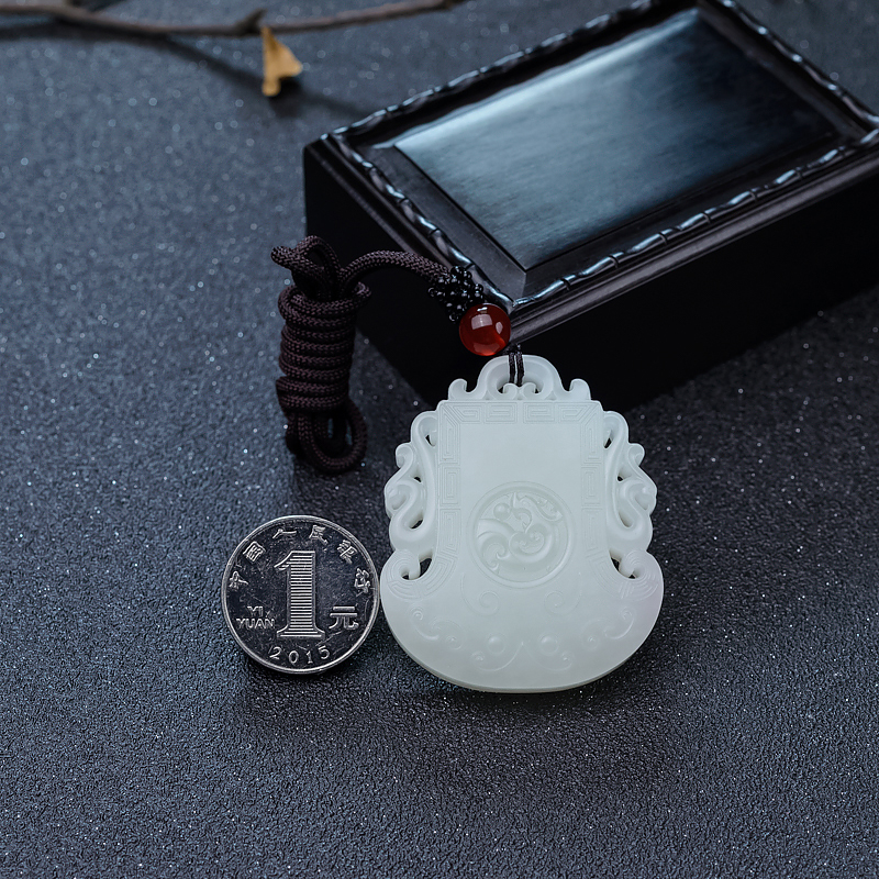和田玉镂雕古龙挂坠-红掌柜