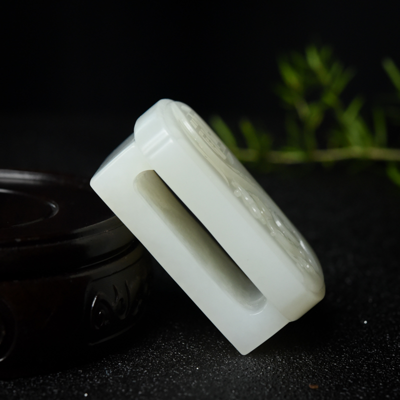 天然山料和田白玉雕龙皮带扣-红掌柜