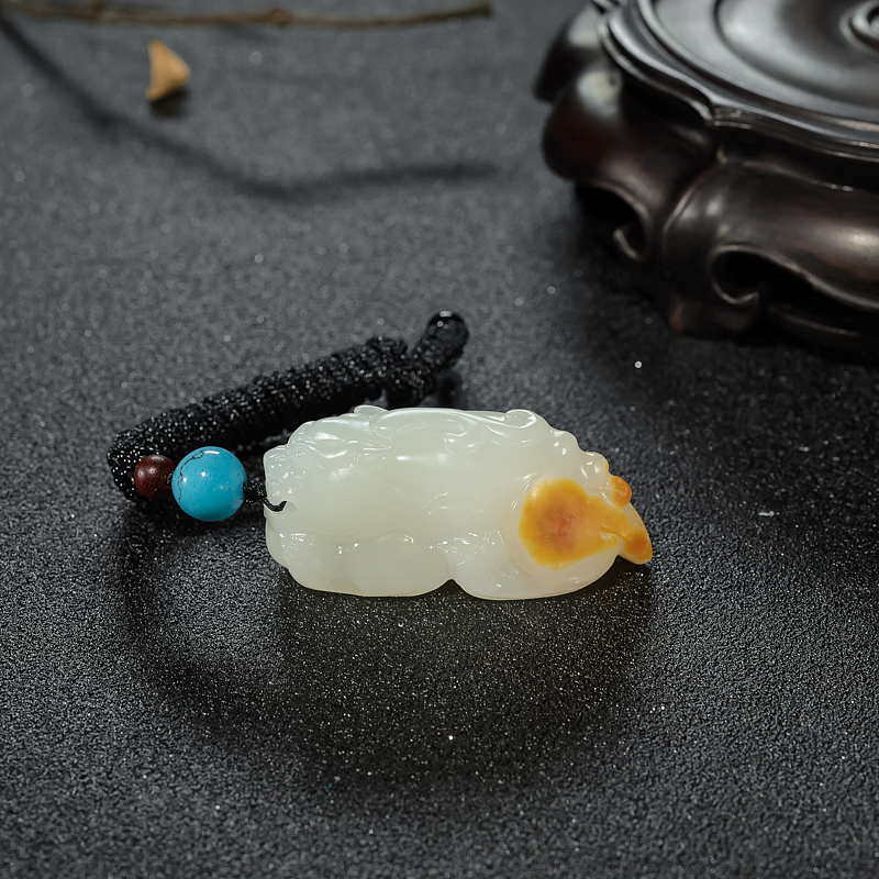 山料天然俏色和田玉吊坠-红掌柜