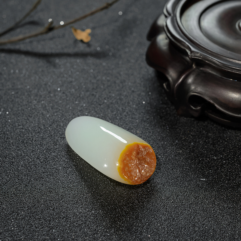 山料天然俏色和田玉吊坠-红掌柜