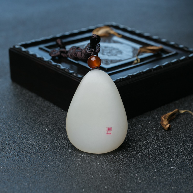 和田玉福在眼前吊坠-红掌柜