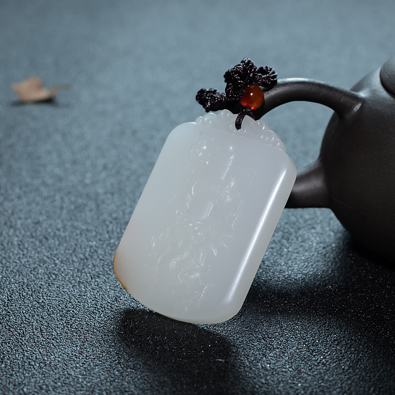 天然山料和田羊脂白玉龙牌吊坠-红掌柜