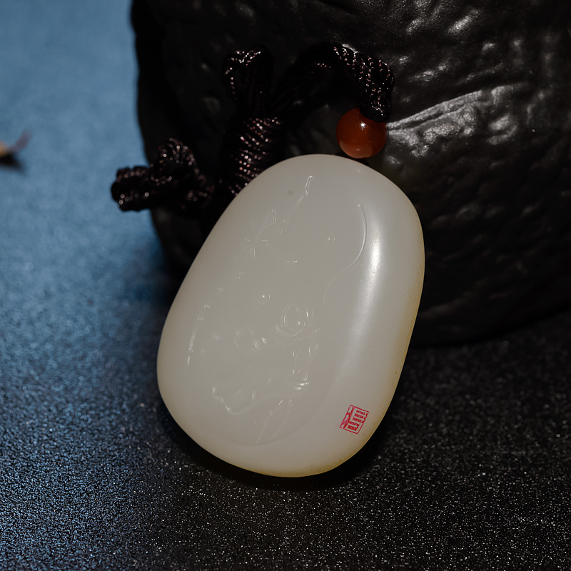 和田白玉亭亭玉立吊坠-红掌柜