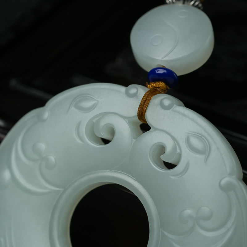 天然山料和田青白玉吊坠-红掌柜