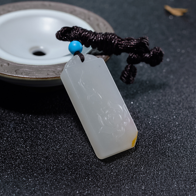 和田白玉吊坠-红掌柜