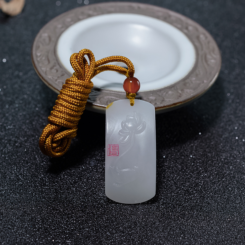 和田玉吊坠-红掌柜