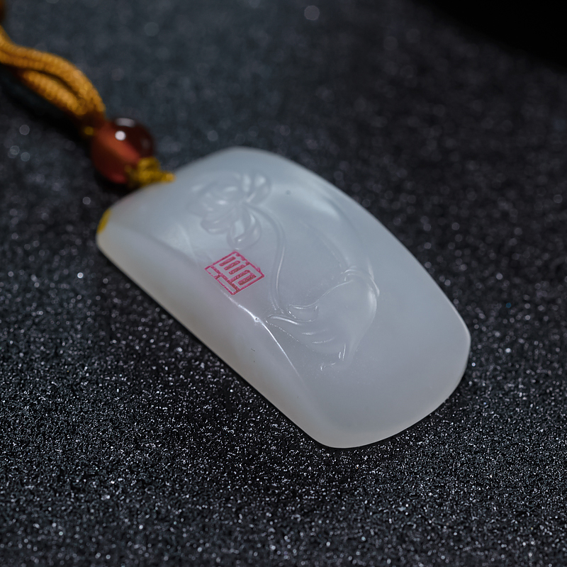 新疆山料和田白玉手持莲花吊坠-红掌柜