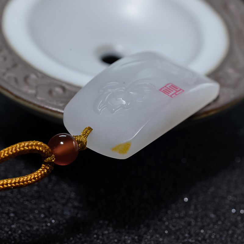 天然山料和田白玉手持莲花吊坠-红掌柜