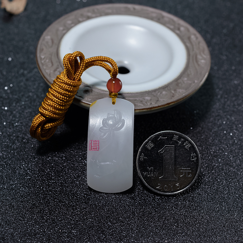 天然新疆山料和田白玉手持莲花吊坠-红掌柜