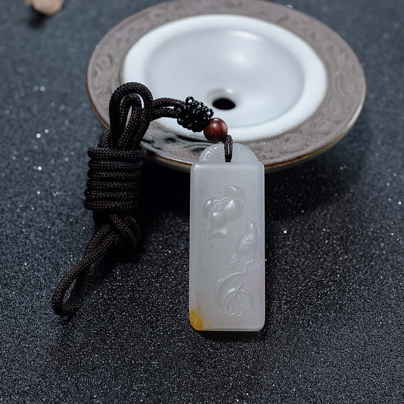 和田玉吊坠-红掌柜