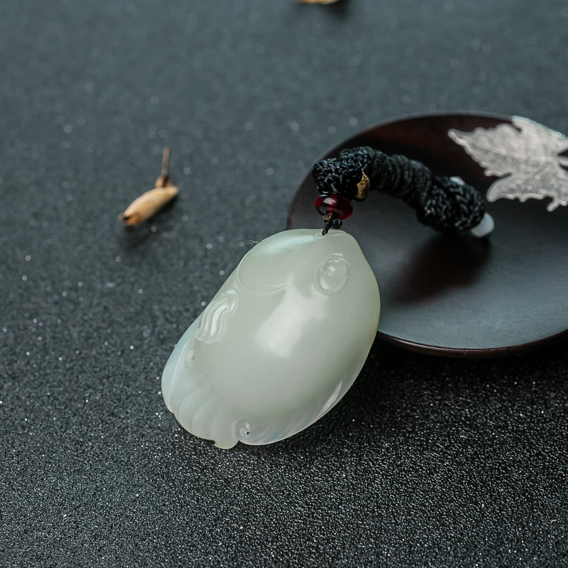 和田白玉年年有余吊坠-红掌柜