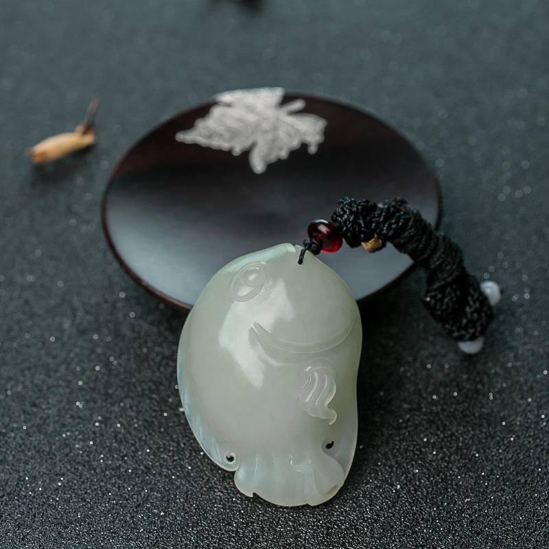 和田玉年年有余吊坠-红掌柜