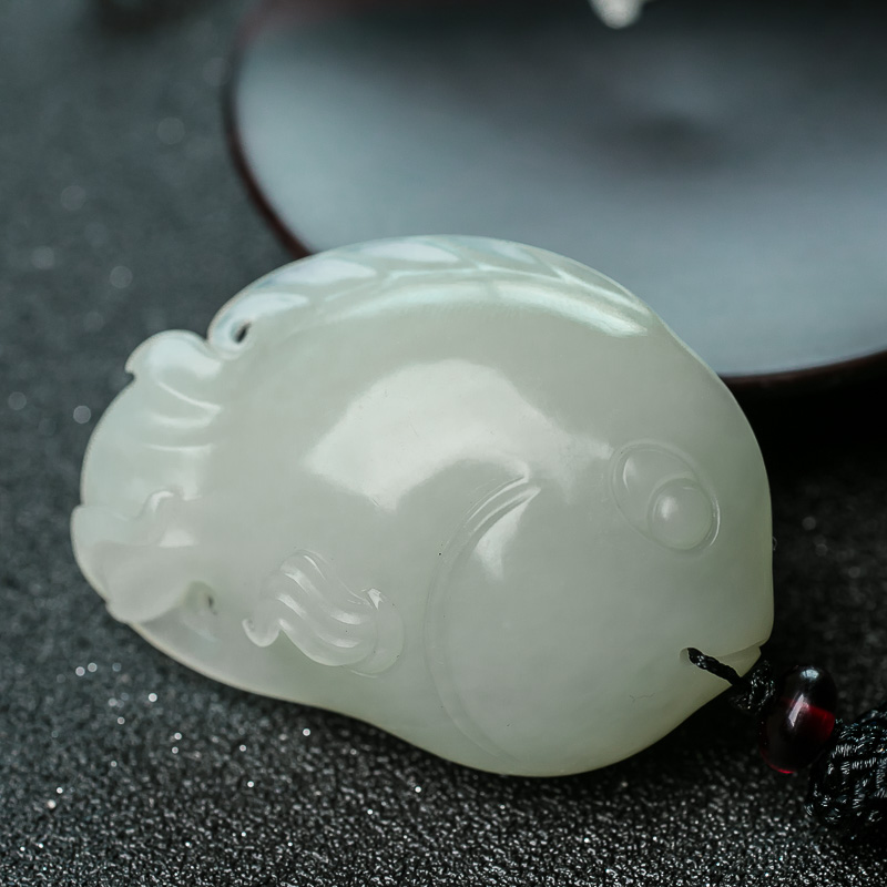 天然和田玉年年有余吊坠-红掌柜