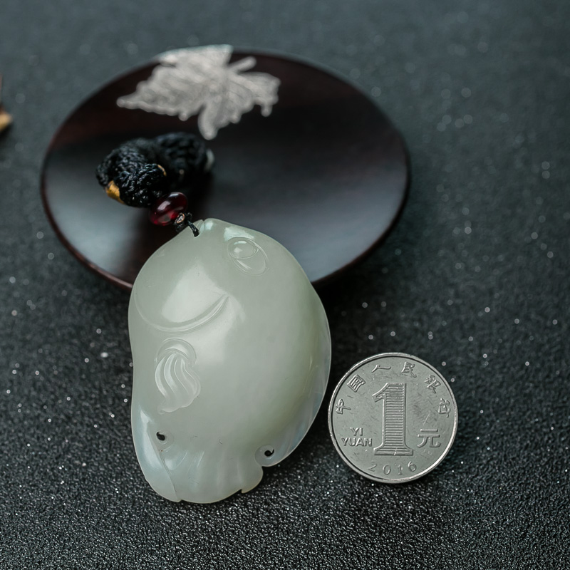 和田玉年年有余吊坠-红掌柜