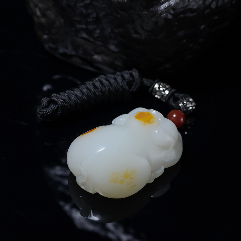 山料俏色和田玉吊坠-红掌柜