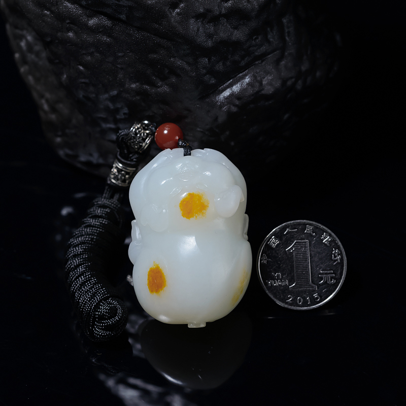 和田玉招财猪吊坠-红掌柜