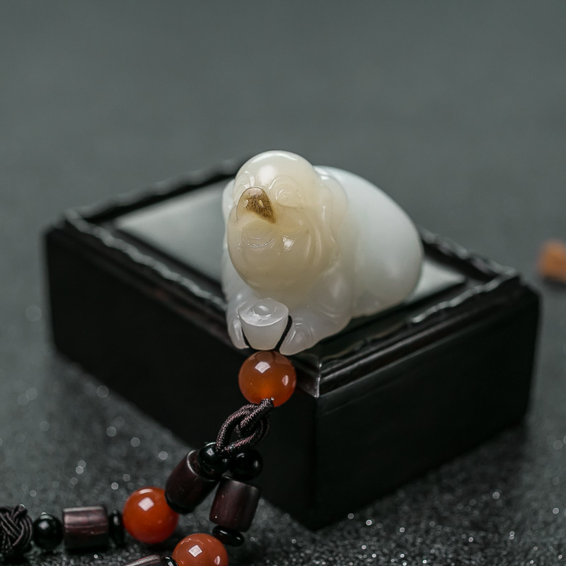 山料和田羊脂白玉招财猪手把件-红掌柜