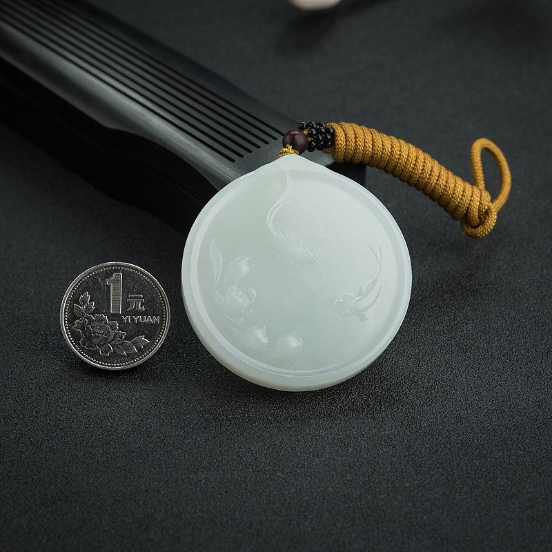 天然和田玉连年有余吊坠 - 红掌柜