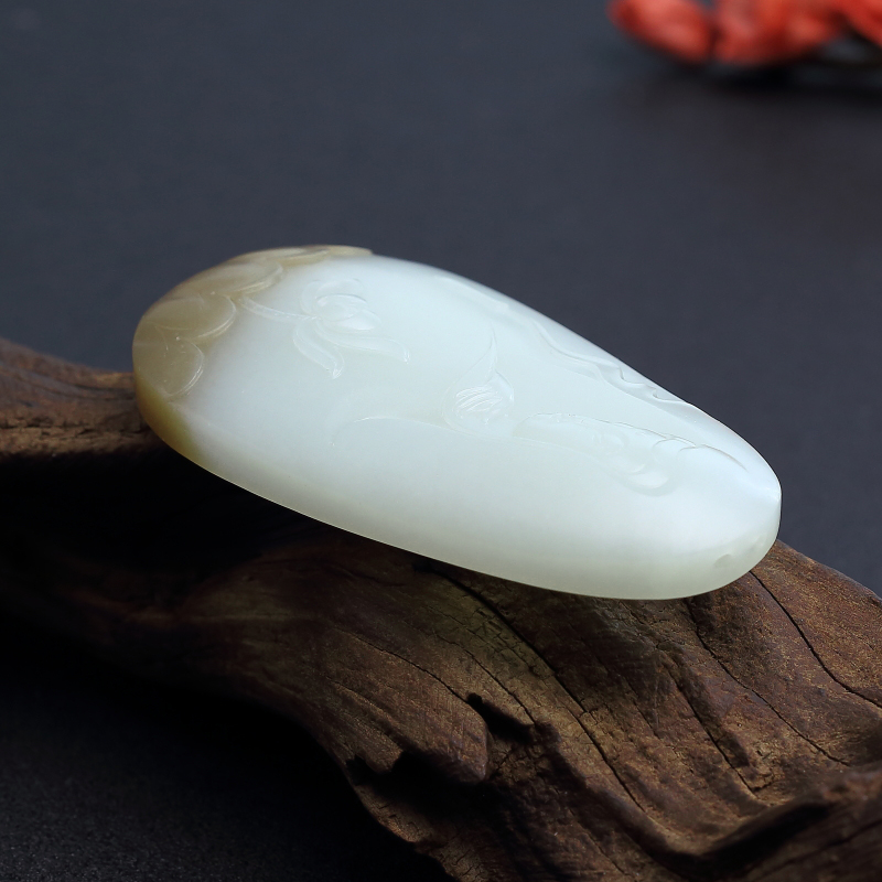 俄料俏色和田玉山料吊坠 - 红掌柜