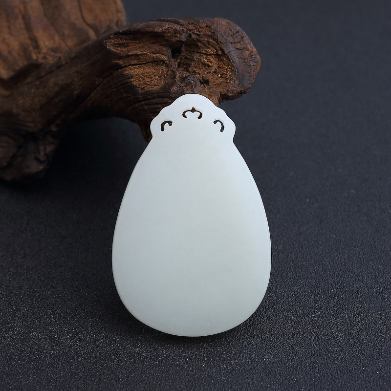 俄料青白玉山料吊坠 - 红掌柜