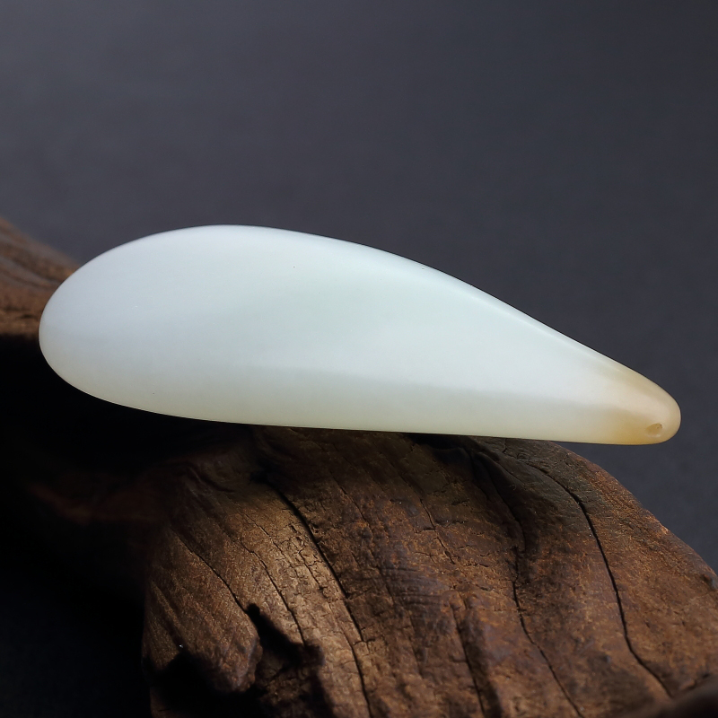 俄料白玉随形吊坠-红掌柜